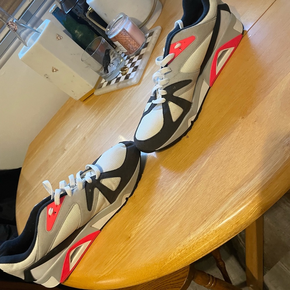 Mens 10.5 Air Force Max running shoes